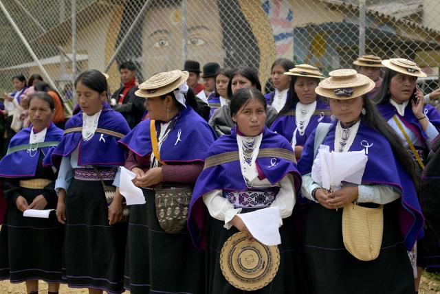 Misak indigenous women hold white flags at the Guambia reserve near Silvia, Cauca department, Colombia on May 22, 2026. A land dispute between two indigenous groups left six people dead and 65 injured in a troubled region of Colombia on May 22, 2026, according to local authorities. (Photo by Joaquin SARMIENTO / AFP)