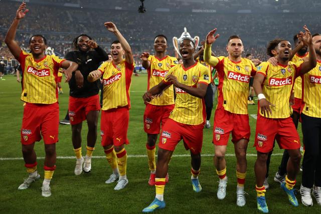 Lens' players celebrate winning the French Cup final football match between RC Lens and OGC Nice at the Stade de France stadium, in Saint-Denis, on the outskirts of Paris, on May 22, 2026. (Photo by FRANCK FIFE / AFP)