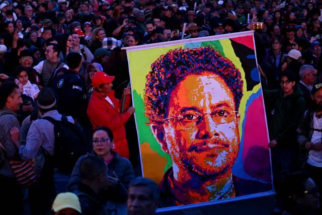 Supporters hold a painting depicting Colombia's presidential candidate Ivan Cepeda for the Pacto Historico party ahead of the start of a campaign rally at Plaza Bolivar in Bogota on May 22, 2026. Colombia will hold presidential elections on May 31. (Photo by Raul ARBOLEDA / AFP)