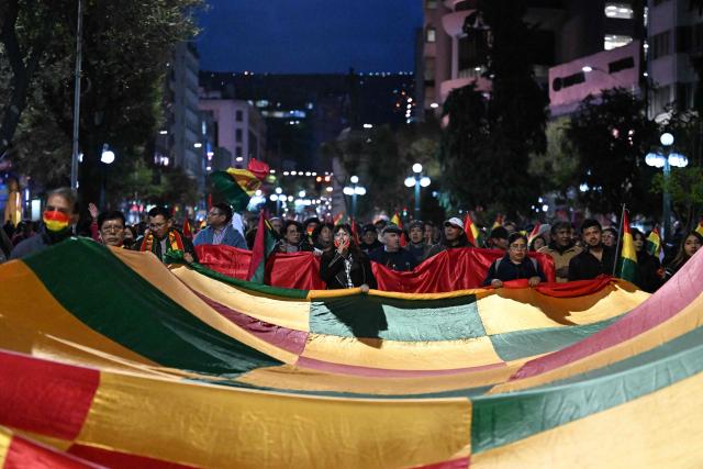 Supporters of the government attend a demonstration in favor of President Rodrigo Paz and against the blockades in La Paz on May 22, 2026. Thousands of protesters gathered in Bolivia’s political capital on May 22 to demand the resignation of center-right President Rodrigo Paz, during another day of protests that led to clashes with riot police. (Photo by Marvin RECINOS / AFP)