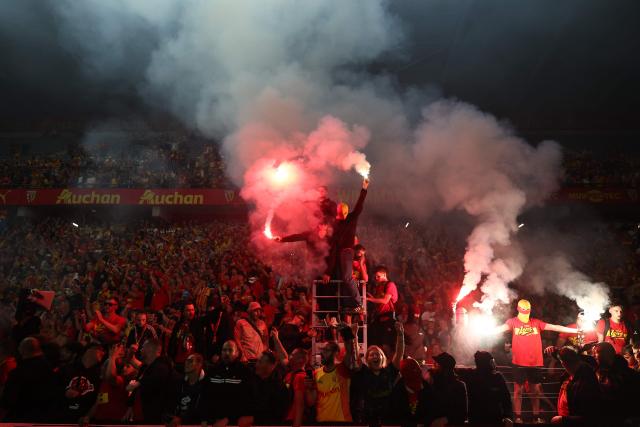 Lens RC supporters celebrate as they greet the victorious players after Lens RC won the French Cup final football match against Nice OGC in Lens, northern France, on May 22, 2026. (Photo by FRANCK FIFE / AFP)