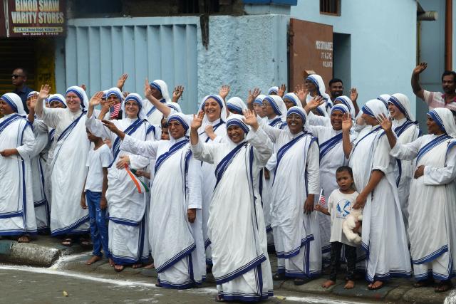 Sisters of Nirmala Shishu Bhavan children’s home of the Missionaries of Charity wave at the cavalcade of US Secretary of State Marco Rubio in Kolkata on May 23, 2026. (Photo by Julia Demaree Nikhinson / POOL / AFP)