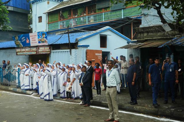 Sisters of Nirmala Shishu Bhavan children’s home of the Missionaries of Charity wave at the cavalcade of US Secretary of State Marco Rubio in Kolkata on May 23, 2026. (Photo by Julia Demaree Nikhinson / POOL / AFP)