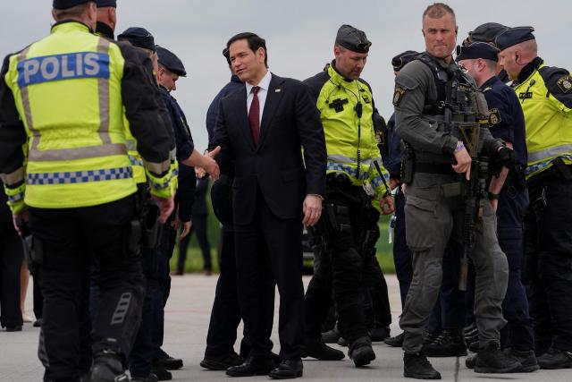 US Secretary of State Marco Rubio (C) greets Swedish police officers before boarding his plane at Malmo Airport in Malmo-Sturup on May 22, 2026, before his departure for India. (Photo by Julia Demaree Nikhinson / POOL / AFP)