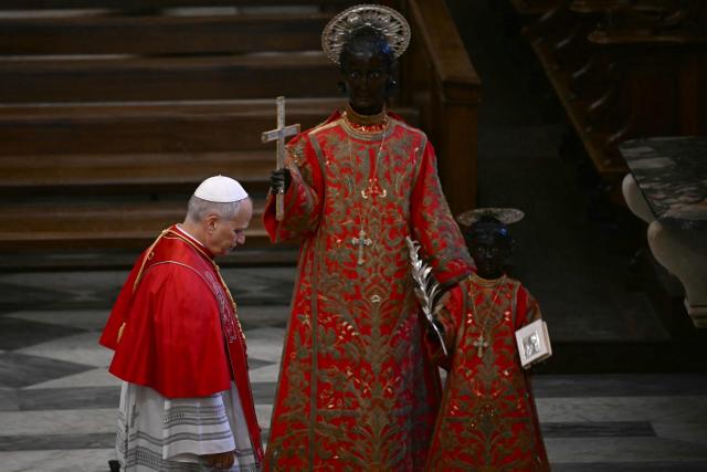 Pope Leo XIV arrives at the cathedral of Acerra for a pastoral visit to the community of the 'Land of Fires' on May 23, 2026. The Land of Fires (terra dei fuochi) is an area in the Southern Italian region of Campania were, systematically, since the end of the 80s, toxic wastes have been dumped by organized crime (Camorra) causing waste-related environmental crimes. Acerra and the surrounding territory has higher-than-average cancer rates, linked to the dumping, burning, and burying of toxic waste. (Photo by Filippo MONTEFORTE / AFP)