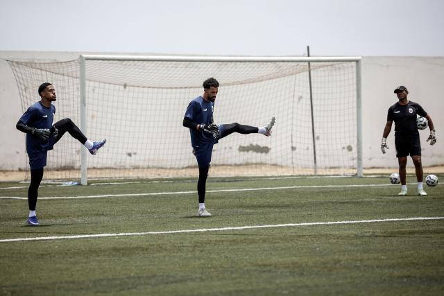 Cape Verde's goalkeepers Marcio Rosa (L) and Josimar Dias (C) take part in a training session to prepare for their participation in the 2026 FIFA World Cup at Estadio Municipal 25 de Julho in Santa Cruz, on 23 May 2026. (Photo by Patrick MEINHARDT / AFP)