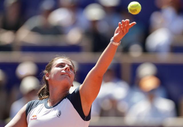 US' Emma Navarro eyes the ball while serving to Canada's Victoria Mboko during their women's singles final tennis match on day 7 of the WTA 500 Internationaux de Strasbourg tournament on Court Central at the Tennis Club de Strasbourg, eastern France on May 23, 2026. (Photo by ROMEO BOETZLE / AFP)