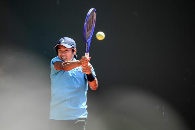 USA's Learner Tien returns a ball to Argentine's Mariano Navone during their men's singles final tennis match at the ATP 250 Geneva Open tennis tournament in Geneva on May 23, 2026. (Photo by Fabrice COFFRINI / AFP)