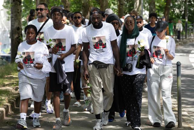 Felix Mankoka (C), Olga Mankoka (2R) and relatives walk as they take part in a silent march in tribute to their son Elidjah Mankoka in Nantes, western France on May 23, 2026, after his death by shooting on May 14. The death of fifteen year-old Elidjah along with the wounding of two other minors on the same day, took place in the Port-Boyer neighbourhood on the western French city, which had already been hit by deadly shootings linked to drug trafficking earlier in the year. (Photo by Fred TANNEAU / AFP)