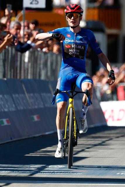 Team Visma Lease a Bike Danish rider Jonas Vingegaard crosses the finish line to win the 14th stage of the Giro d'Italia 2026 - Tour of Italy cycling race between Aosta and Pila (Gressan), Italy, on May 23, 2026. (Photo by Luca Bettini / AFP)