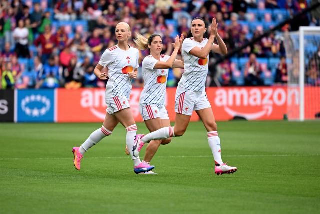 Lyon players run on the pitch during warm up ahead of the UEFA Women's Champions League final football match between FC Barcelona and Olympique Lyonnais (OL) at the Ullevaal Stadium in Oslo, Norway on May 23, 2026. (Photo by Jonathan Nackstrand / AFP)