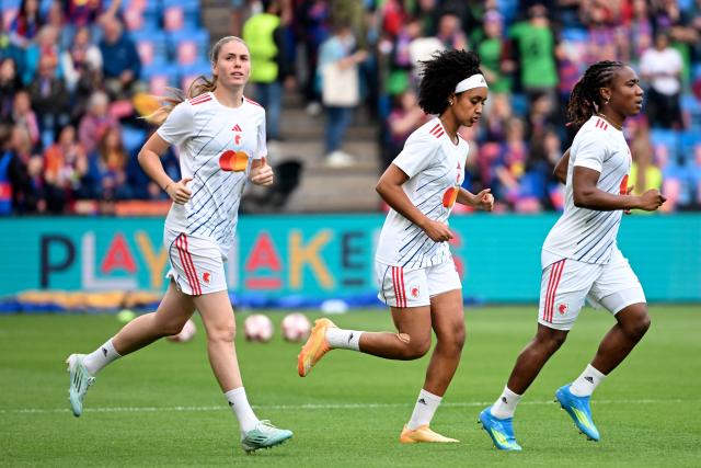 Lyon players run on the pitch during warm up ahead of the UEFA Women's Champions League final football match between FC Barcelona and Olympique Lyonnais (OL) at the Ullevaal Stadium in Oslo, Norway on May 23, 2026. (Photo by Jonathan Nackstrand / AFP)