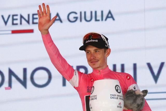 Team Visma Lease a Bike Danish rider Jonas Vingegaard celebrates the overall leader's pink jersey on the podium after winning the 14th stage of the Giro d'Italia 2026 - Tour of Italy cycling race between Aosta and Pila (Gressan), Italy, on May 23, 2026. (Photo by Luca Bettini / AFP)