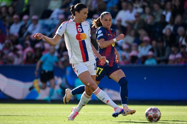 Lyon's French goalkeeper #16 Féerine Belhadj is marked by Barcelona's Polish forward #17 Ewa Pajor during the UEFA Women's Champions League final football match between FC Barcelona and Olympique Lyonnais (OL) at the Ullevaal Stadium in Oslo, Norway on May 23, 2026. (Photo by Jonathan Nackstrand / AFP)