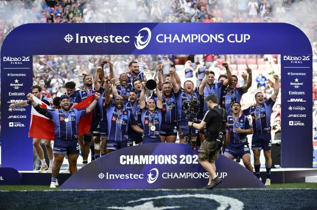Bordeaux-Begles' players celebrate with the cup after winning the European Rugby Champions Cup final match between Union Bordeaux Belges (UBB) and Leinster Rugby at San Mames Stadium in Bilbao on May 23, 2026. (Photo by Ander Gillenea / AFP)