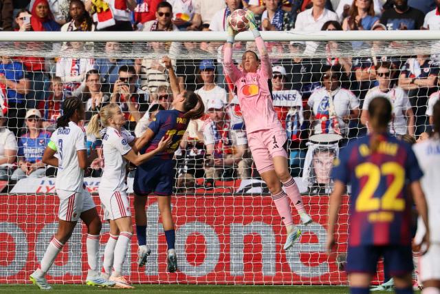 Lyon's Chilean goalkeeper #01 Christiane Endler makes a save during the UEFA Women's Champions League final football match between FC Barcelona and Olympique Lyonnais (OL) at the Ullevaal Stadium in Oslo, Norway on May 23, 2026. (Photo by Odd ANDERSEN / AFP)