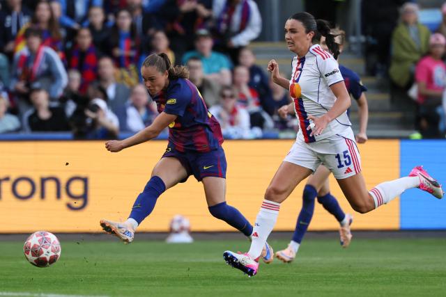 Barcelona's Polish forward #17 Ewa Pajor shoots and scores her team's first goal during the UEFA Women's Champions League final football match between FC Barcelona and Olympique Lyonnais (OL) at the Ullevaal Stadium in Oslo, Norway on May 23, 2026. (Photo by Odd ANDERSEN / AFP)