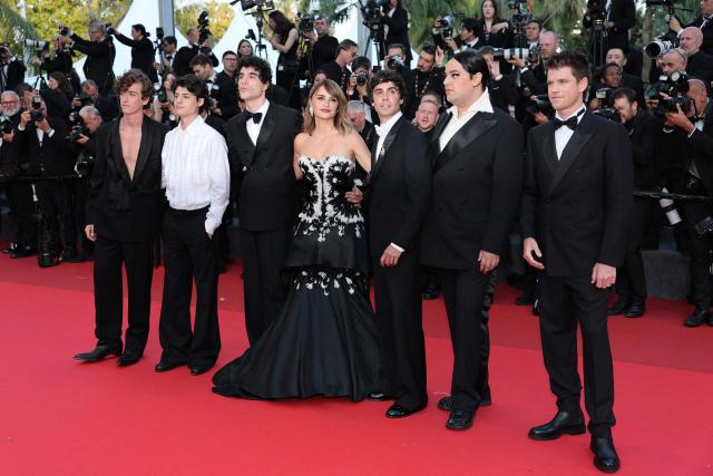 (From L) Spanish director, Spanish director, screenwriter and producer Javier Calvo, Spanish actress Penelope Cruz, Spanish director, screenwriter and producer Javier Ambrossi, Venezuelan actor Carlos Gonzalez and Spanish actor Miguel Bernardeau pose on the red carpet ahead of the closing ceremony of the 79th edition of the Cannes Film Festival in Cannes, southern France, on May 23, 2026. (Photo by Thibaud MORITZ / AFP)