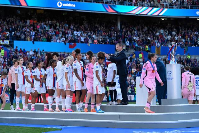 President of the UEFA Aleksander Ceferin (C) hands medals to Olympique Lyonnais players during the victory ceremony after FC Barcelona won the UEFA Women's Champions League final football match between FC Barcelona and Olympique Lyonnais (OL) at the Ullevaal Stadium in Oslo, Norway on May 23, 2026. (Photo by Jonathan Nackstrand / AFP)