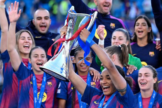 Barcelona's Spanish forward #07 Salma Paralluelo lifts the Women's Champions League Trophy during the victory ceremony after FC Barcelona won the UEFA Women's Champions League final football match between FC Barcelona and Olympique Lyonnais (OL) at the Ullevaal Stadium in Oslo, Norway on May 23, 2026. (Photo by Jonathan Nackstrand / AFP)