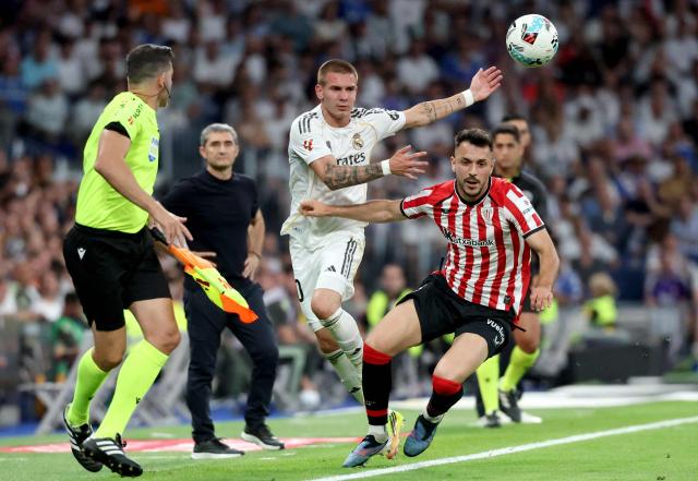 Real Madrid's Argentinian midfielder #30 Franco Mastuantono (C) fights for the ball with Athletic Bilbao's Spanish defender #04 Aitor Paredes during the Spanish league football match between Real Madrid CF and Athletic Club Bilbao at Santiago Bernabeu Stadium in Madrid on May 23, 2026. (Photo by Pierre-Philippe MARCOU / AFP)