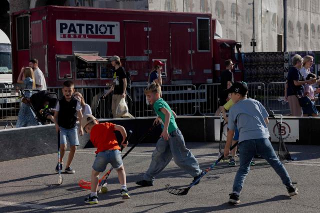 Children play hockey in Kyiv on May 23, 2026, amid the Russian invasion of Ukraine. (Photo by Tetiana DZHAFAROVA / AFP)