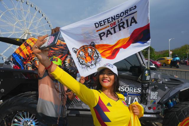A supporter of Colombia's presidential candidate for the Defensores de la Patria party, Abelardo de la Espriella, takes a selfie as she awaits his arrival to his last campaign rally in Barranquilla, Colombia, on May 23, 2026. Colombia will hold presidential elections on May 31. (Photo by Vanessa ROMERO / AFP)