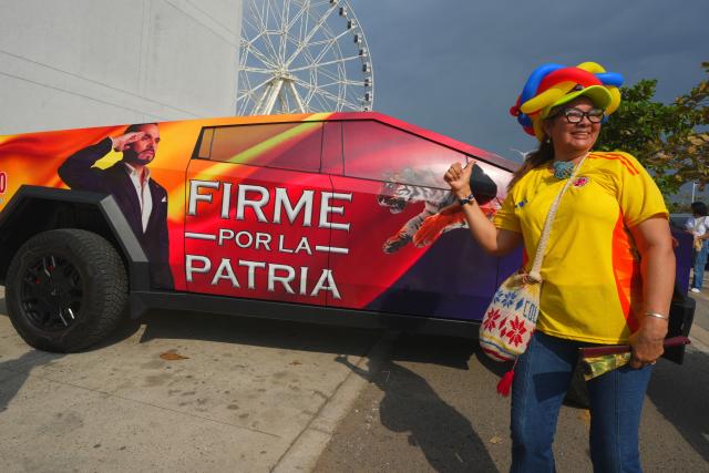 A supporter of Colombia's presidential candidate for the Defensores de la Patria party, Abelardo de la Espriella, poses for a picture as she awaits his arrival at his last campaign rally in Barranquilla, Colombia, on May 23, 2026. Colombia will hold presidential elections on May 31. (Photo by Vanessa ROMERO / AFP)