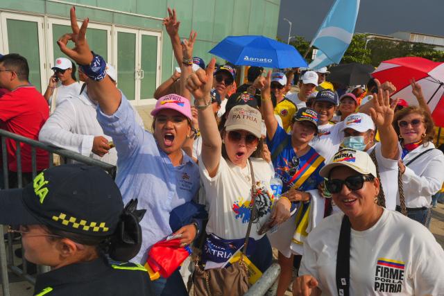 Supporters of Colombia's presidential candidate for the Defensores de la Patria party, Abelardo de la Espriella, gesture as they await his arrival at his last campaign rally in Barranquilla, Colombia, on May 23, 2026. Colombia will hold presidential elections on May 31. (Photo by Vanessa ROMERO / AFP)