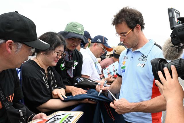 Hyundai Shell Mobis Woprld Rally team's Thierry Neuville of Belgium meets fans during an autograph-signing session of the Rally Japan, the 7th round of the FIA World Rally Championships in Toyota city, Aichi prefecture on May 28, 2026. (Photo by Toshifumi KITAMURA / AFP)