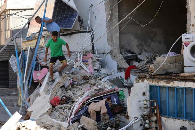 Residents search the rubble of their destroyed home following a dawn Israeli air raid on the southern Lebanese city of Sidon  on May 28, 2026. Israel the previous day had declared all areas south of Lebanon's Zahrani River - an area roughly 40 kilometres (25 miles) from the border and including Tyre - as "combat zones" and told residents to evacuate ahead of attacks against Iran-backed Hezbollah. Lebanon was drawn into the Middle East war on March 2 when Tehran-backed militant group Hezbollah launched attacks on Israel to avenge the killing of the Iranian leader. Israel has responded with broad strikes across Lebanon and a ground offensive. (Photo by MAHMOUD ZAYYAT / AFP)