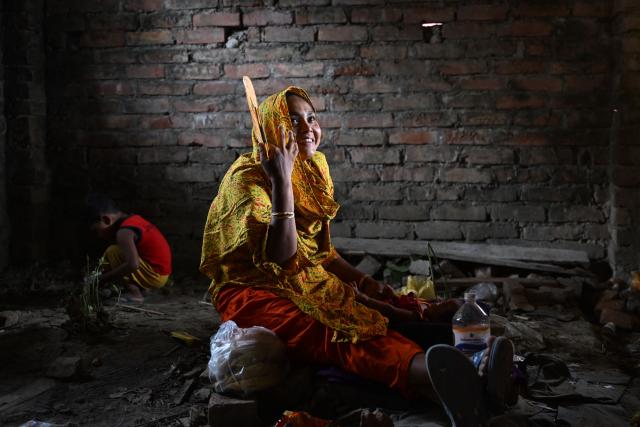 A Bangladeshi migrant who had allegedly illegally crossed border, arrives for verification near the Indian Border Security Force (BSF) camp on the outskirts of Kolkata on May 28, 2026. Hundreds of people in India's border region with Bangladesh have fled to the frontier, police said on May 27, after the government ordered the construction of detention centres for undocumented Bangladeshi migrants and Rohingya refugees. (Photo by Dibyangshu SARKAR / AFP)