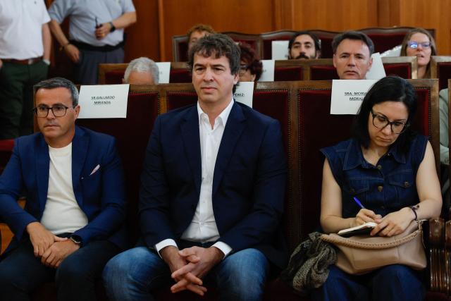 David Sanchez (C), brother of Spain's Prime Minister Pedro Sanchez, sits next to Miguel Angel Gallardo (L), the former leader of the Spanish Socialists party PSOE in Extremadura, in court at the beginning of their trial at the Provincial Court of Badajoz in Badajoz on May 28, 2026. David Sanchez Perez-Castejon, the brother of Spain's Prime Minister Pedro Sanchez, arrived to trial to face allegations for alleged crimes of influence peddling, administrative malfeasance and illegal appointment related to his hiring as a senior official of the Provincial Council. (Photo by Andres BALLESTEROS / EFE pool / AFP)