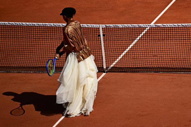 Japan's Naomi Osaka warms up prior to her women's singles match against Croatia's Donna Vekic on day 5 of the French Open tennis tournament on Court Simonne-Mathieu at the Roland-Garros Complex in Paris on May 28, 2026. (Photo by JULIEN DE ROSA / AFP)