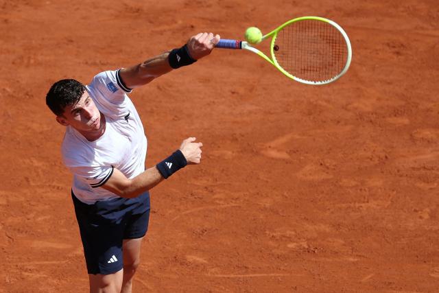 Argentina's Juan Manuel Cerundolo serves to Italy's Jannik Sinner during their men's singles match on day 5 of the French Open tennis tournament on Court Philippe-Chatrier at the Roland-Garros Complex in Paris on May 28, 2026. (Photo by ALAIN JOCARD / AFP)