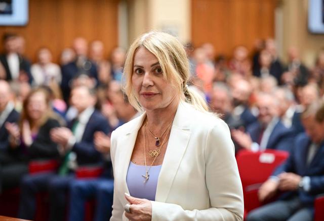 Romanian gymnastics legend Nadia Comaneci is pictured during a ceremony at the National Bank of Romania (BNR) in Bucharest on May 28, 2026. The central bank launched a special numismatic issue—comprising gold, silver, and copper-plated tombac coins—to mark the 50th anniversary of Com?neci achieving the first-ever perfect 10.0 score in Olympic history at the Montreal 1976 Games. The reverse of the coins depicts her iconic uneven bars routine and the historic "1.00" scoreboard display. (Photo by Daniel MIHAILESCU / AFP)