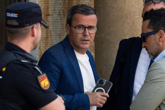 Miguel Angel Gallardo (C), the former leader of the Spanish Socialists party PSOE in Extremadura, leaves the Provincial Court of Badajoz, in Badajoz on May 28, 2026. Gallardo wont on trial together with David Sanchez, brother of Spain's Prime Minister Pedro Sanchez, who is charged on allegations of receiving favorable treatment to secure a tailor-made job which was later converted into head of the province’s Performing Arts Office, in Badajoz. (Photo by JORGE GUERRERO / EFE pool / AFP)