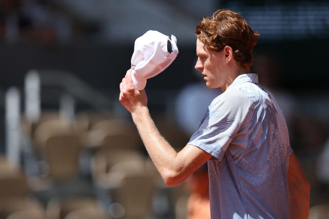 Italy's Jannik Sinner reacts during his men's singles match against Argentina's Juan Manuel Cerundolo on day 5 of the French Open tennis tournament on Court Philippe-Chatrier at the Roland-Garros Complex in Paris on May 28, 2026. (Photo by ALAIN JOCARD / AFP)