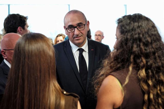 France's Interior Minister Laurent Nunez (C) meets with local residents during a visit to the Les Moulins neighbourhood in Nice, south-eastern France on May 28, 2026. (Photo by Frederic DIDES / AFP)