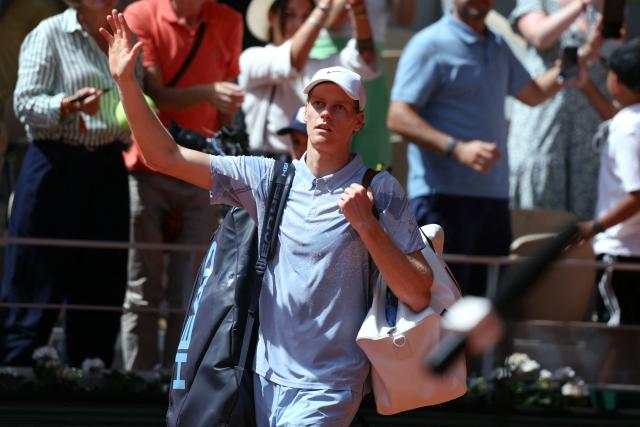 Italy's Jannik Sinner acknowledges the crowd as he reacts to his men's singles match defeat to Argentina's Juan Manuel Cerundolo on day 5 of the French Open tennis tournament on Court Philippe-Chatrier at the Roland-Garros Complex in Paris on May 28, 2026. (Photo by Alain JOCARD / AFP)