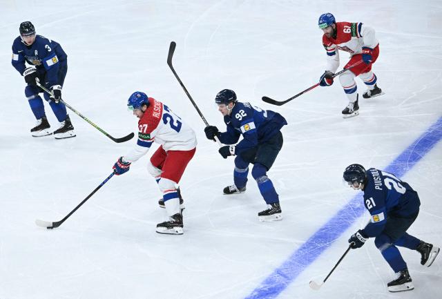 Czech Republic's defender #27 Marek Alscher (centre-L) and Finland's forward #92 Lenni Hameenaho (centre-R) vie for the puck during the IIHF Ice Hockey Men's World Championship quarter-final match between Finland and Czech Republic at the Swiss Life Arena in Zurich, Switzerland on May 28, 2026. (Photo by SEBASTIEN BOZON / AFP)