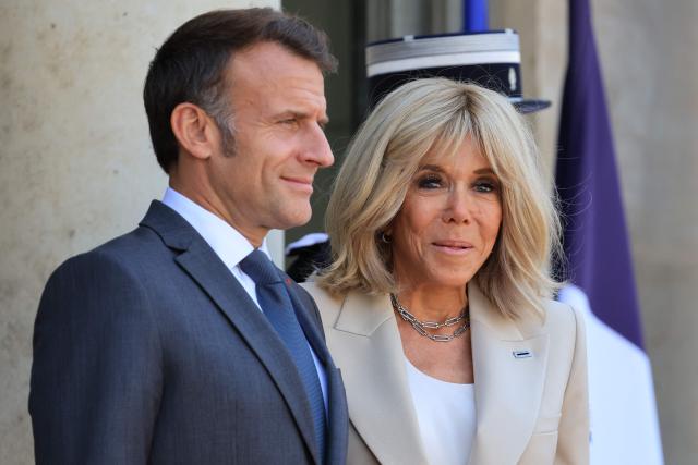 France's President Emmanuel Macron (L) and his wife Brigitte Macron waits for the arrival of Indonesia's President ahead of a meeting at The Elysee Presidential Palace in Paris on May 28, 2026. (Photo by Ludovic MARIN / AFP)