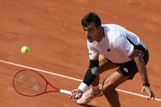 Argentina's Roman Andres Burruchaga plays a forehand return to Canada's Felix Auger-Aliassime during their men's singles match on day 5 of the French Open tennis tournament on Court Simonne-Mathieu at the Roland-Garros Complex in Paris on May 28, 2026. (Photo by Thomas SAMSON / AFP)