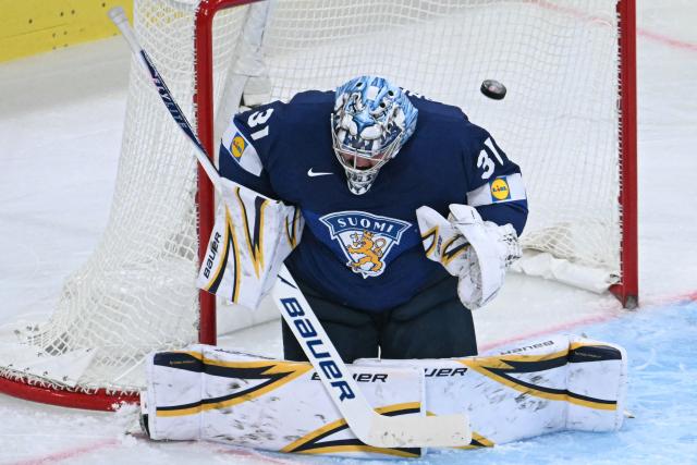 Finland's goalkeeper #31 Justus Annunen dives for the puck during the IIHF Ice Hockey Men's World Championship quarter-final match between Finland and Czech Republic at the Swiss Life Arena in Zurich, Switzerland on May 28, 2026. (Photo by SEBASTIEN BOZON / AFP)