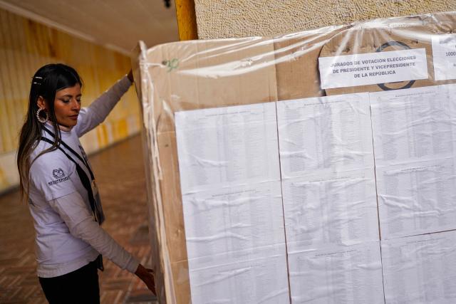 An employee of the national registry sets up polling stations at the Mayor’s Office in Bogota on May 28, 2026. Colombia will hold presidential elections on May 31, 2026. (Photo by Sergio ANGEL / AFP)