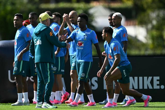 Brazil's Italian head coach Carlo Ancelotti (L) greets forward Vinicius Jr during a training session at the Granja Comary training center in Teresopolis, Rio de Janeiro, Brazil, on May 28, 2026, ahead of the FIFA World Cup 2026. (Photo by MAURO PIMENTEL / AFP)