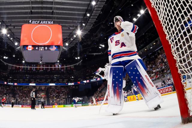 USA's goalkeeper #1 Devin Cooley reacts after the 4-0 goal by Canada’s forward #87 Sidney Crosby during the IIHF Ice Hockey Men's World Championship quarter-final match between Canada and USA in Fribourg, Switzerland on May 28, 2026. (Photo by ANTHONY ANEX / POOL / AFP)