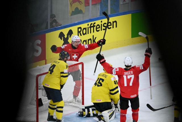 Switzerland's forward #79 Calvin Thurkauf (top) celebrates scoring his team's third goal during the IIHF Ice Hockey Men's World Championship quarter-final match between Switzerland and Sweden at the Swiss Life Arena in Zurich, on May 28, 2026. (Photo by SEBASTIEN BOZON / AFP)