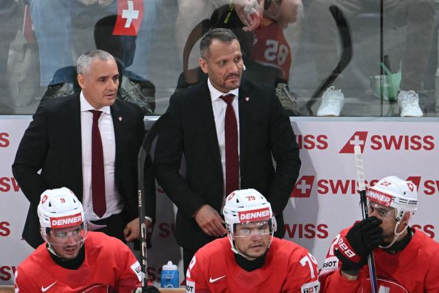 Switzerland's head coach Jan Cadieux (L) reacts during the IIHF Ice Hockey Men's World Championship quarter-final match between Switzerland and Sweden at the Swiss Life Arena in Zurich, on May 28, 2026. (Photo by SEBASTIEN BOZON / AFP)