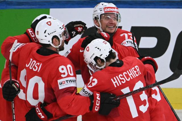 Switzerland's forward #79 Calvin Thurkauf (R) celebrates scoring his team's third goal during the IIHF Ice Hockey Men's World Championship quarter-final match between Switzerland and Sweden at the Swiss Life Arena in Zurich, on May 28, 2026. (Photo by SEBASTIEN BOZON / AFP)